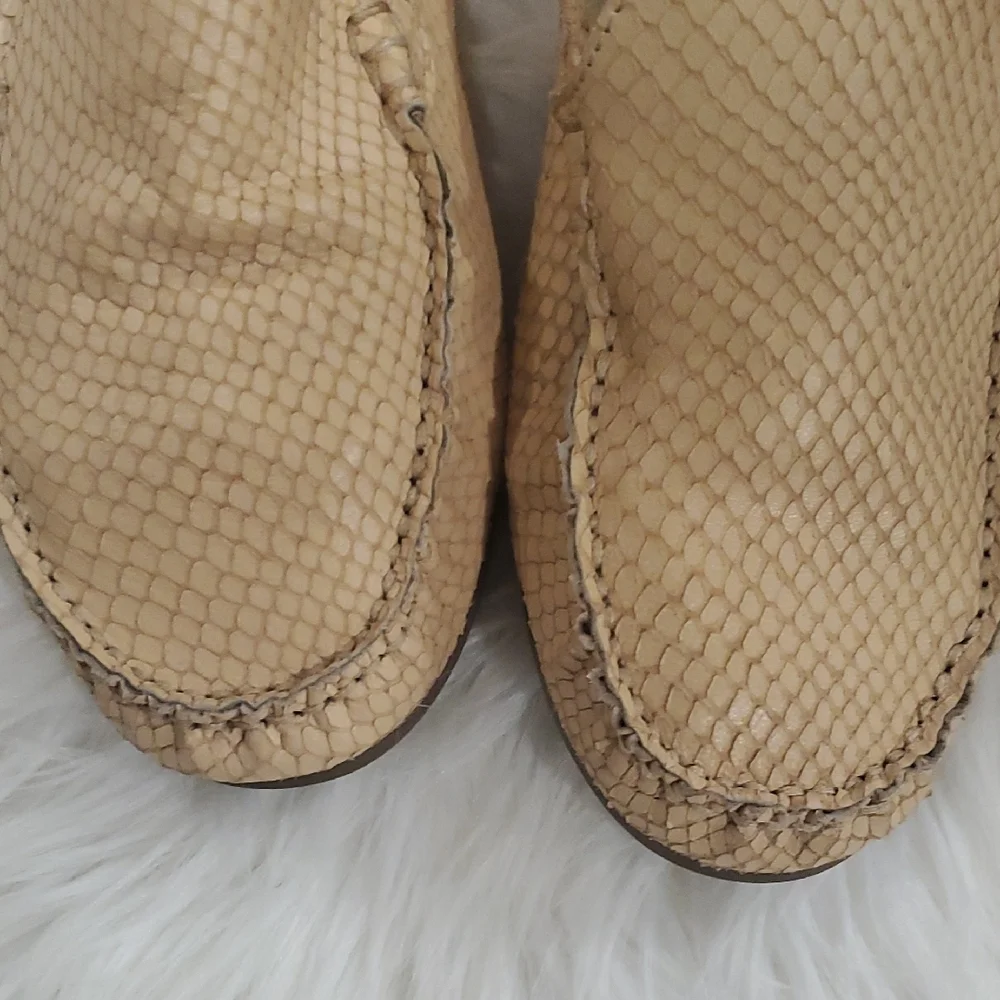 AEROSOLES Beige Textured Moccasins for Women - Picture 2 of 10